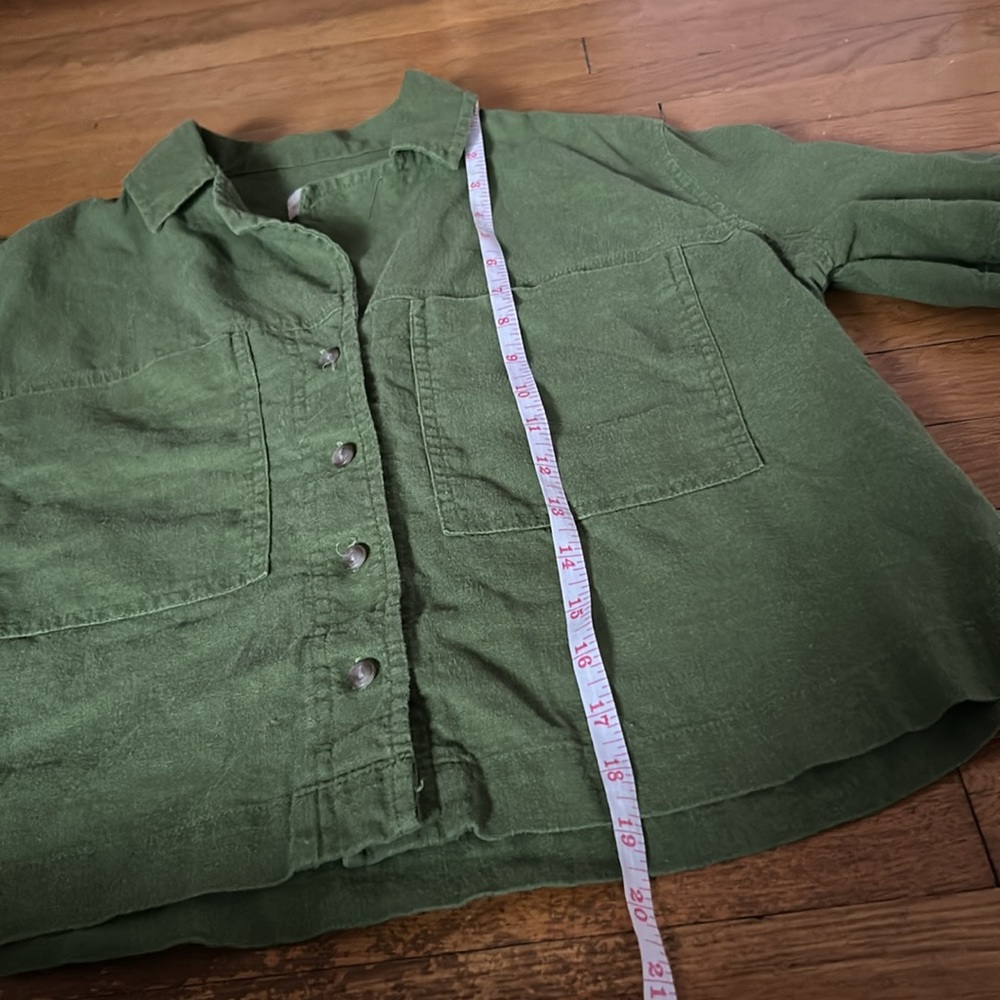 Universal Thread cropped green button-up - Picture 5 of 6